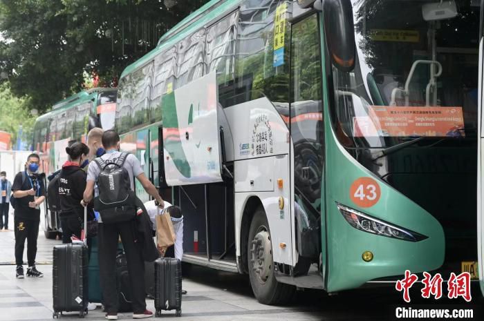 影片不仅国外开花，还在10月份国内的第二届平遥国际电影展进行了放映，获得国内观众的一致好评：;现实主义题材的魔幻表达，让我看到另一种真实